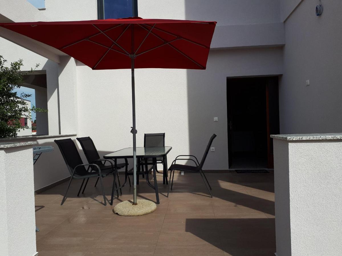 Apartments Maricic Затон Экстерьер фото